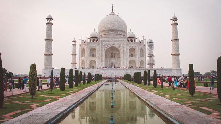 Ινδία: Το Ανώτατο Δικαστήριο ζητεί από την κυβέρνηση να φροντίσει το Ταζ Μαχάλ