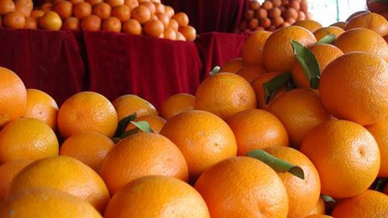 Δέσμευση πορτοκαλιών σε επιχείρηση του Πειραιά