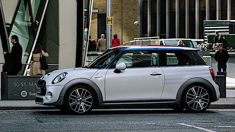 Ένας τυχερός θα πάρει το MINI του Πρίγκιπα Χάρι και της Μέγκαν