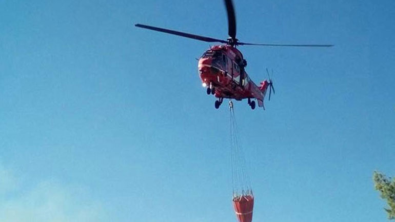 Κρήτη: Δύσκολη η κατάσβεση της πυρκαγιάς – Στη «μάχη» με τις φλόγες και αεροπλάνα από την Αθήνα