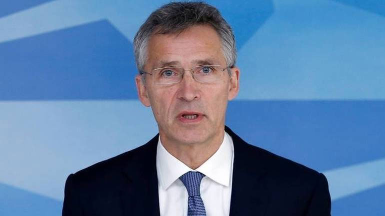 Την πρόσκληση για έναρξη των ενταξιακών συνομιλιών παρέδωσε ο γγ του ΝΑΤΟ στον πρωθυπουργό της πΓΔΜ