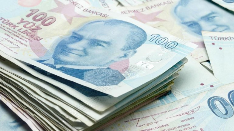 Σε νέο ιστορικά χαμηλό επίπεδο υποχωρεί η λίρα