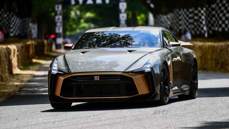 Το πανίσχυρο GT-R50 των 720 ίππων πάτησε στην άσφαλτο