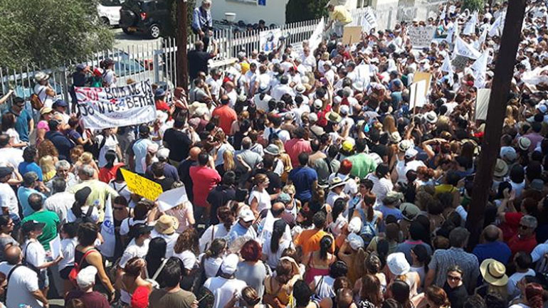 Κύπρος: Μεγάλη συγκέντρωση διαμαρτυρίας των εκπαιδευτικών-Ζήτησαν την παραίτηση του υπ. Παιδείας