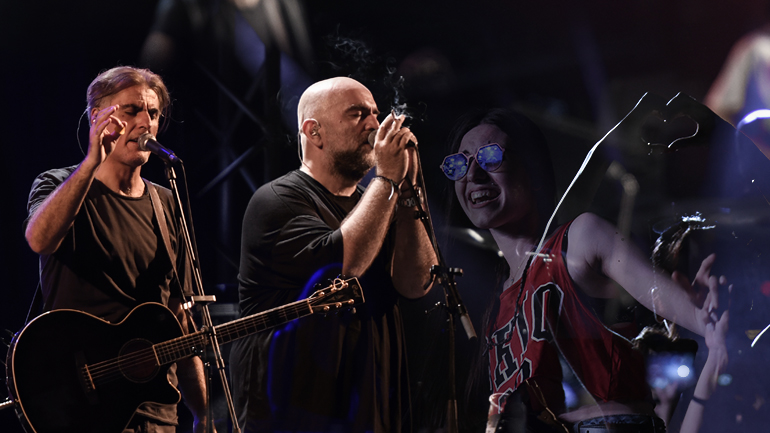 30 χρόνια “Πυξ Λαξ” με ηχηρό comeback