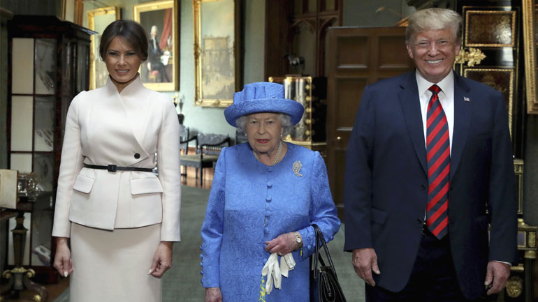 Βρετανία: Ο Τραμπ έγινε δεκτός από τη βασίλισσα Ελισάβετ
