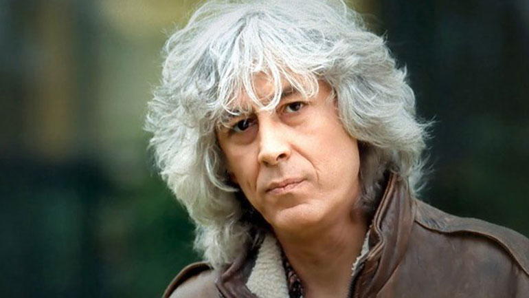 Σε «Πλαζ Λουκιανός Κηλαηδόνης» ονομάστηκε η πλαζ Βουλιαγμένης