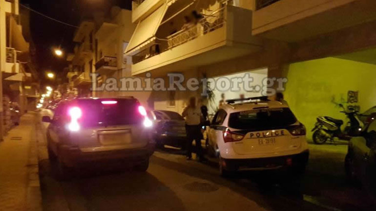 Λαμία: Σε κρίσιμη κατάσταση 33χρονη που έπεσε από τον τρίτο όροφο πολυκατοικίας