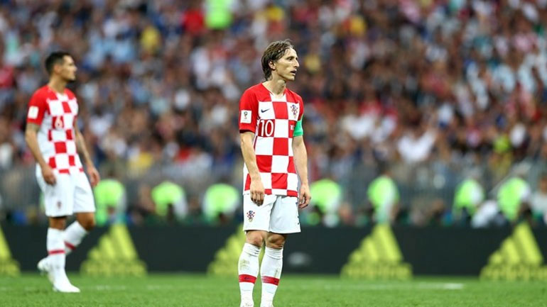 Στον Μόντριτς η χρυσή μπάλα του Μουντιάλ – Δακρυσμένος παρέλαβε το τρόπαιο ο αρχηγός της Κροατίας Στον Μόντριτς η χρυσή μπάλα του Μουντιάλ – Δακρυσμένος παρέλαβε το τρόπαιο ο αρχηγός της Κροατίας