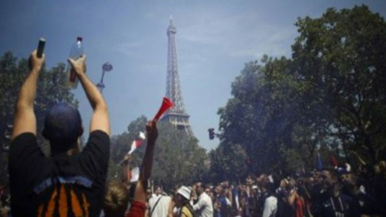 Πανδαιμόνιο στο Παρίσι για το πρώτο γκολ της Γαλλίας στον τελικό του Μουντιάλ