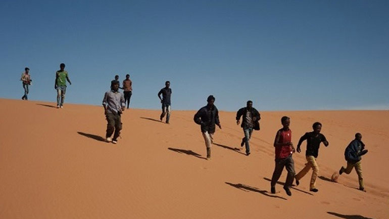 Τουλάχιστον 600 μετανάστες που επαναπροωθήθηκαν από την Αλγερία διασώθηκαν στην έρημο του Νίγηρα