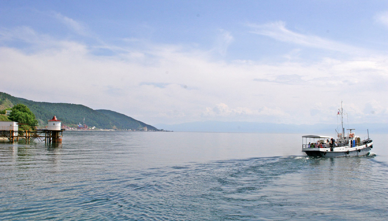 Για τους ντόπιους, η αλιεία στα νερά της Βαϊκάλης αποτελεί βασικό βιοποριστικό επάγγελμα