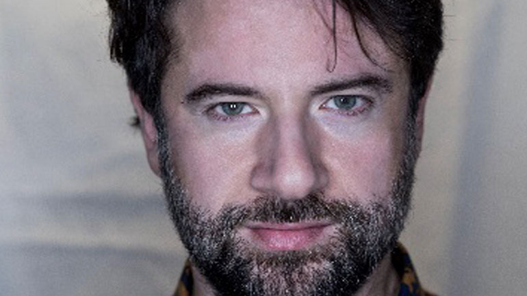 Ο Κωστής Μαραβέγιας στο Θέατρο Γης