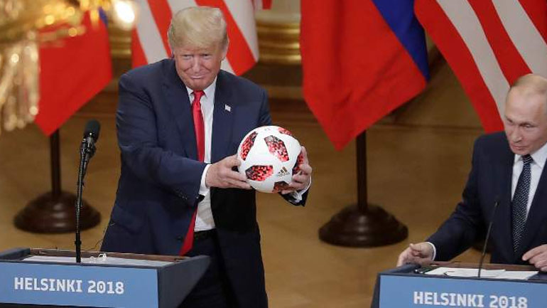 Πάσα Πούτιν στον Τραμπ και η μπάλα στη… Μελάνια