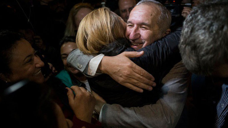 Αθωώθηκε ο δημοσιογράφος Ερντέμ Γκιούλ της εφημερίδας Cumhuriyet