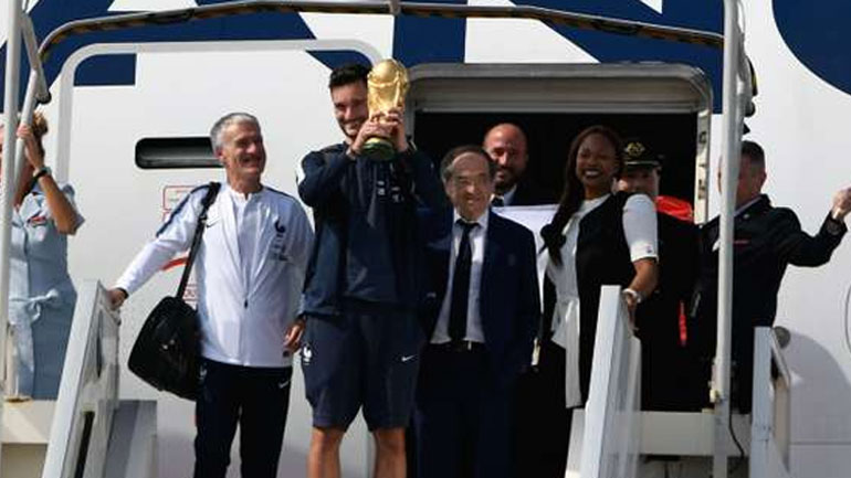 Στην Αψίδα του Θριάμβου εν μέσω αποθέωσης οι Παγκόσμιοι πρωταθλητές