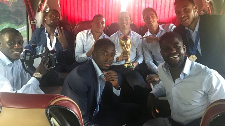 Οι παίκτες της Γαλλίας στο λεωφορείο