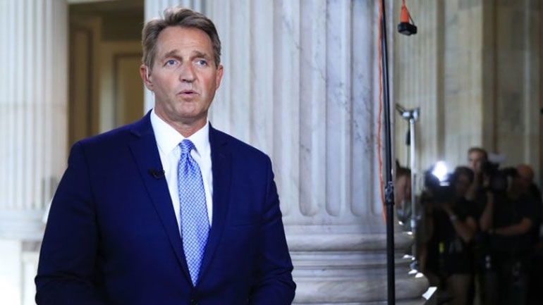 Τζεφ Φλέικ: «”Επαίσχυντες” οι δηλώσεις Τραμπ στο Ελσίνκι»