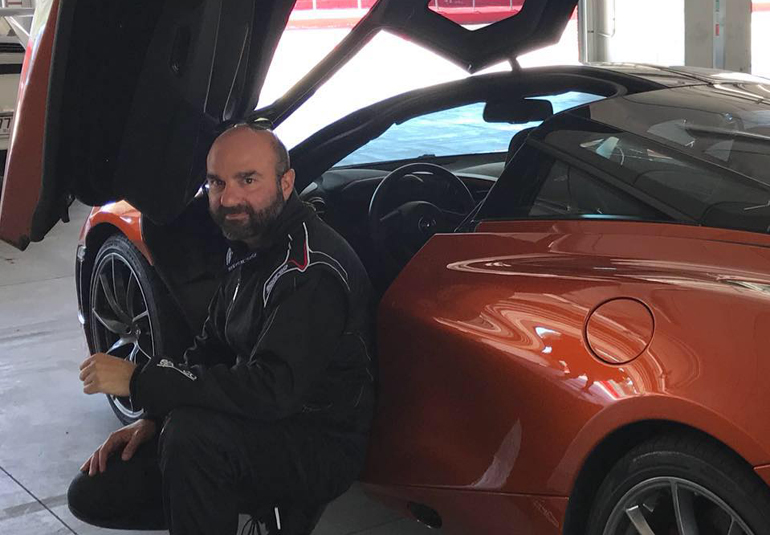 Ο Γιώργος Καραμέρης 