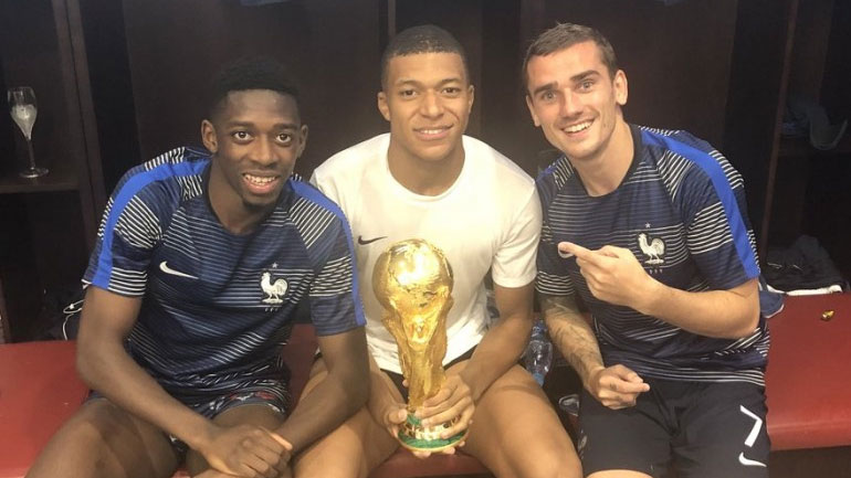 Μπαπέ: «Μένω 100% στην Παρί Σεν Ζερμέν»