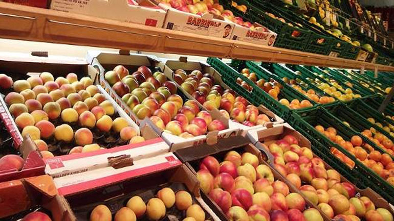 Δεσμεύθηκαν 1.394 κιλά φρούτα σε επιχείρηση του Πειραιά