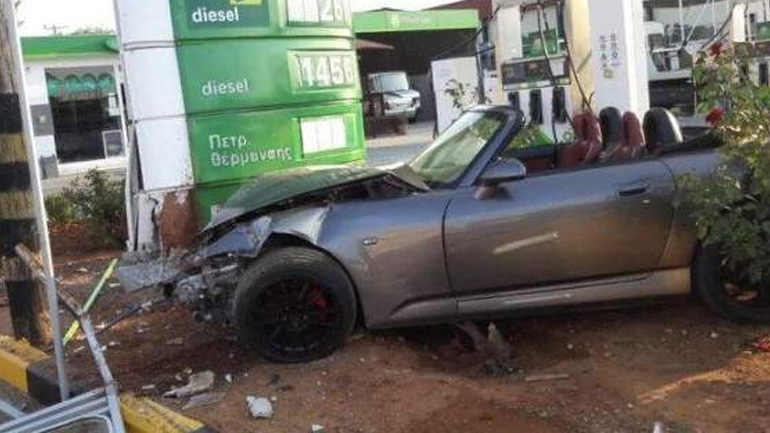 Χανιά: Αυτοκίνητο «μπούκαρε» σε βενζινάδικο