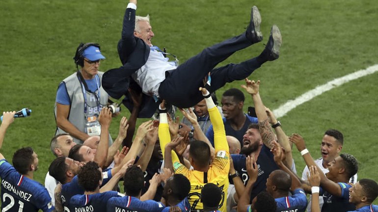 Όταν λείπει η γάτα χορεύουν τα ποντίκια…