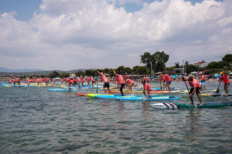 Οι αγώνες SUP συγκεντρώνουν πολλές συμμετοχές και έχουν πολύ ένταση και δράση (φωτό αρχείου)