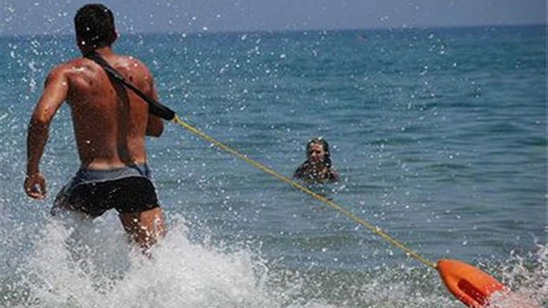 Πάτρα: Ναυαγοσώστης έσωσε από πνιγμό τρίχρονο παιδί