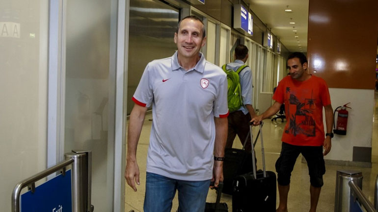 Ο Μπλατ έφτασε Ελλάδα και δήλωσε: «Ακόμη μια μεταγραφή και τέλος»