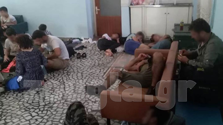«Στοιβαγμένοι» στην Αστυνομική Διεύθυνση Αιτωλίας οι μετανάστες που εντοπίστηκαν στον Αστακό