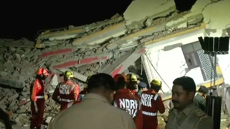 Ινδία: Εξαώροφη πολυκατοικία κατέρρευσε κοντά στο Νέο Δελχί
