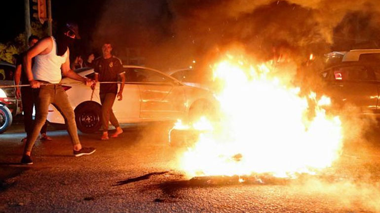 Οκτώ νεκροί σε συγκρούσεις διαδηλωτών με την αστυνομία στο νότιο Ιράκ