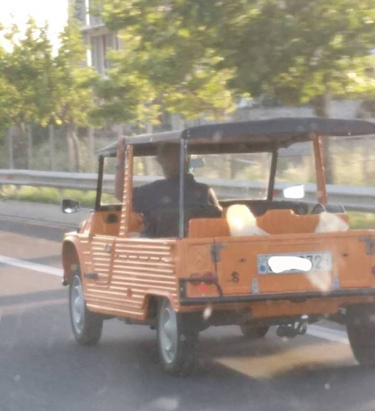 Είναι όμορφο να βλέπεις να κυκλοφορύν τέτοια αυτοκίνητα στους ελληνικούς δρόμους...