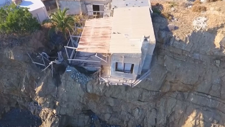 Ηράκλειο: Δείτε το σπίτι που κρέμεται στον γκρεμό!