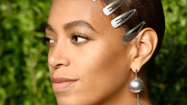 Τα snap-on clips των 90’s κάνουν δυνατό comeback!