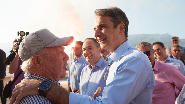 Με μαντινάδα υποδέχτηκαν τον Κυρ. Μητσοτάκη στη Σητεία