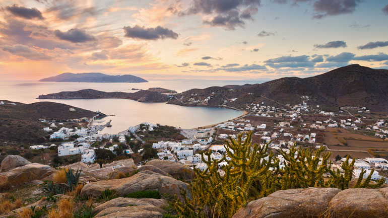 Σίκινος, το νησί που προσφέρει μια διαφορετική εμπειρία διακοπών