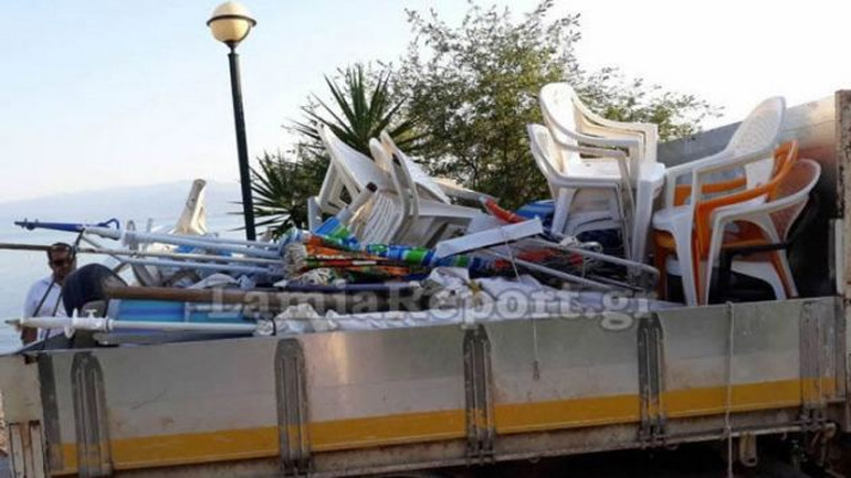 Καμένα Βούρλα: Άδειασε η παραλία με εντολή εισαγγελέα