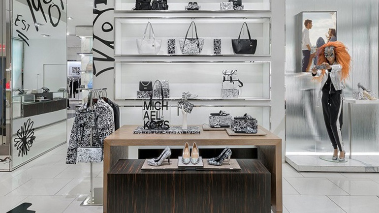 Πάρτε μια γεύση από τη νέα graffiti capsule collection του Michael Kors