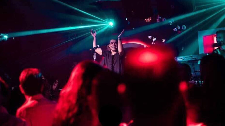 Sold out οι εμφανίσεις του Βασίλη Δήμα στη Μύκονο