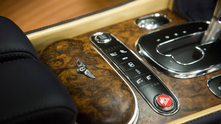 Σπάνια καρυδιά στο εσωτερικό των Bentley