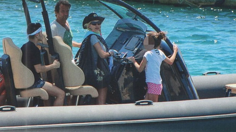 Οι σκαφάτες διακοπές της Ελένης Μενεγάκη με τον Ματέο και τα παιδιά στα Κουφονήσια! Οι σκαφάτες διακοπές της Ελένης Μενεγάκη με τον Ματέο και τα παιδιά στα Κουφονήσια!