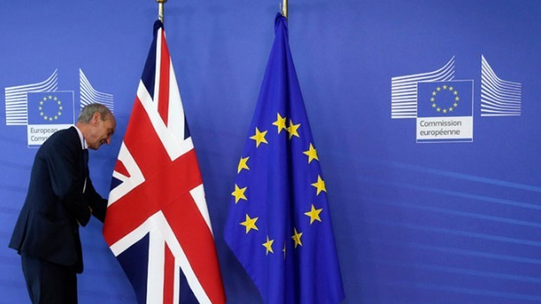 Προετοιμαστείτε για κάθε σενάριο Brexit, προειδοποιεί η Ευρωπαϊκή Επιτροπή