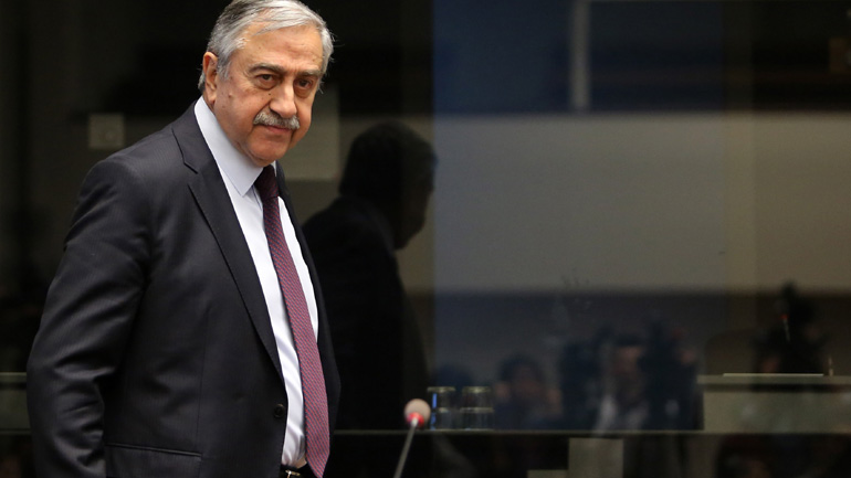 Ο Ακιντζί κατηγορεί την ελληνοκυπριακή πλευρά για «αρνητικές προσεγγίσεις»