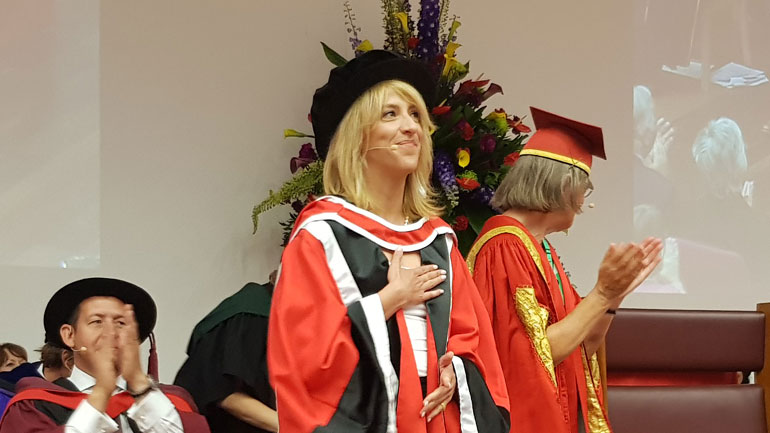 Από το Αιγάλεω στο Essex, πολλά τσιγάρα δρόμος