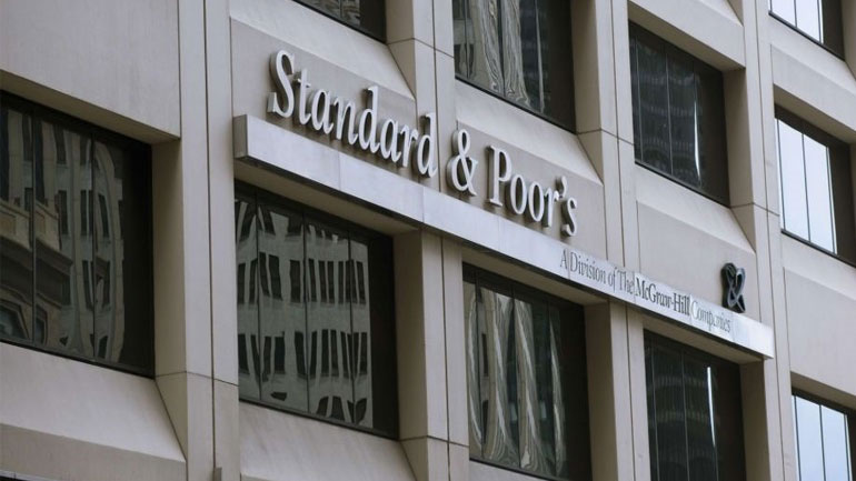 S&P: Aναβάθμισε την προοπτική της Ελλάδας σε «θετική» από «σταθερή»
