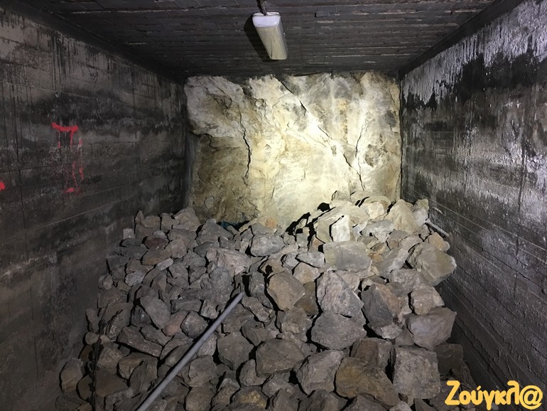 Ορισμένες στοές οδηγούν σε αδιέξοδα που δημιουργήθηκαν από κατολισθήσεις. Το τι υπάρχει από πίσω παραμένει... ερωτηματικό