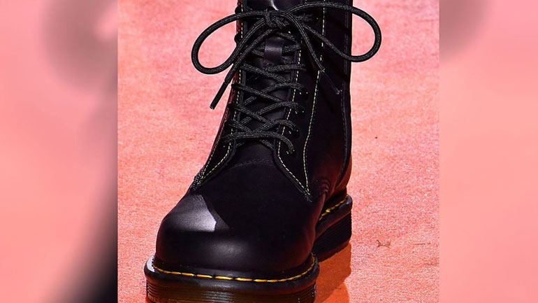 Όλοι μιλούν για τα νέα μποτάκια Dr. Martens σε συνεργασία με τον Yohji Yamamoto