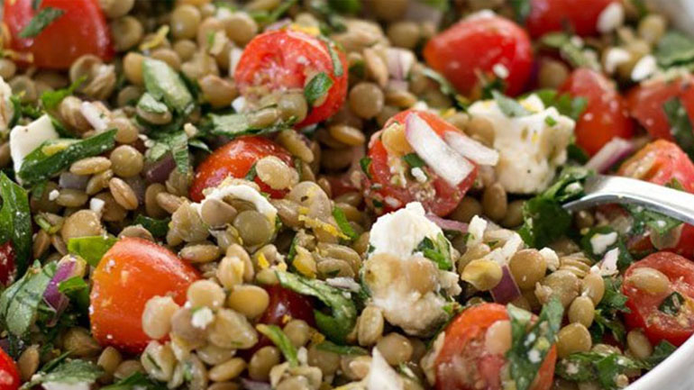 Σαλάτα με φακές και φέτα